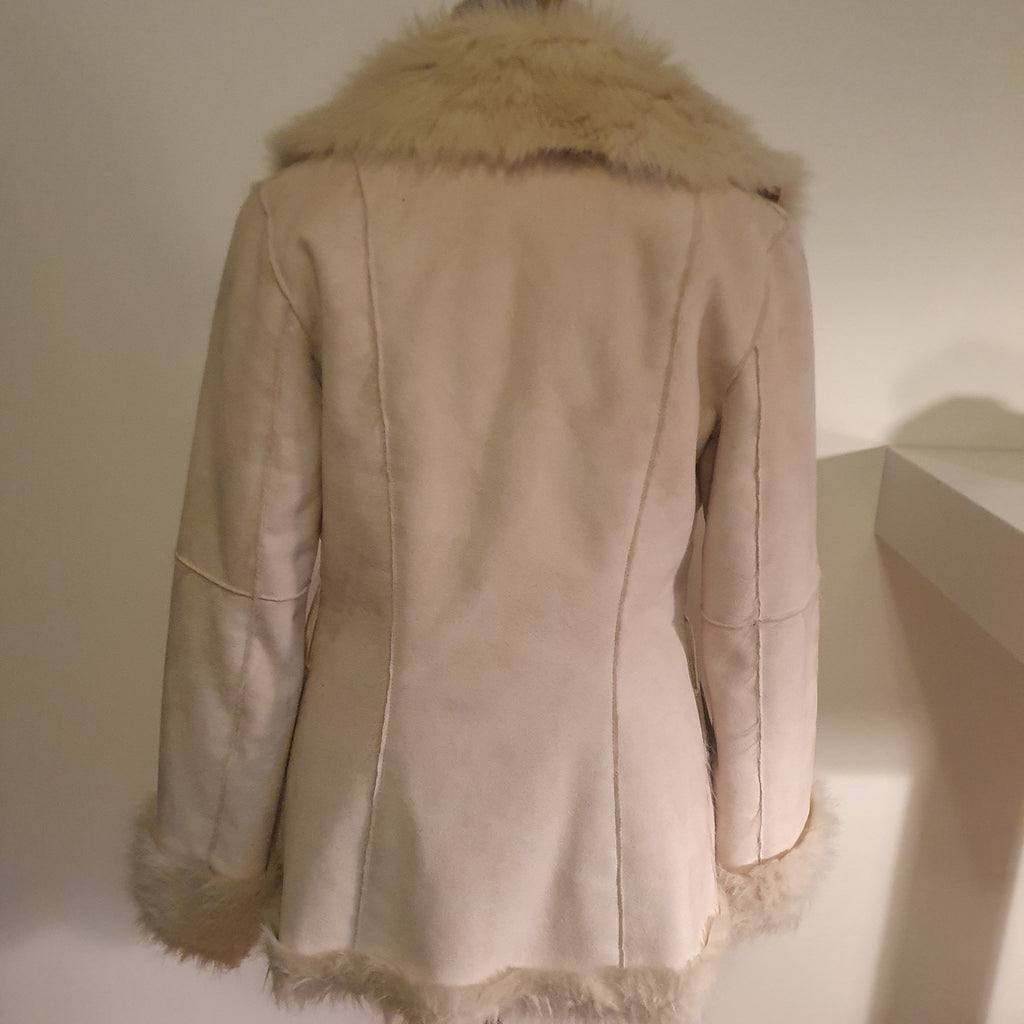 Vit skinn jacka med päls