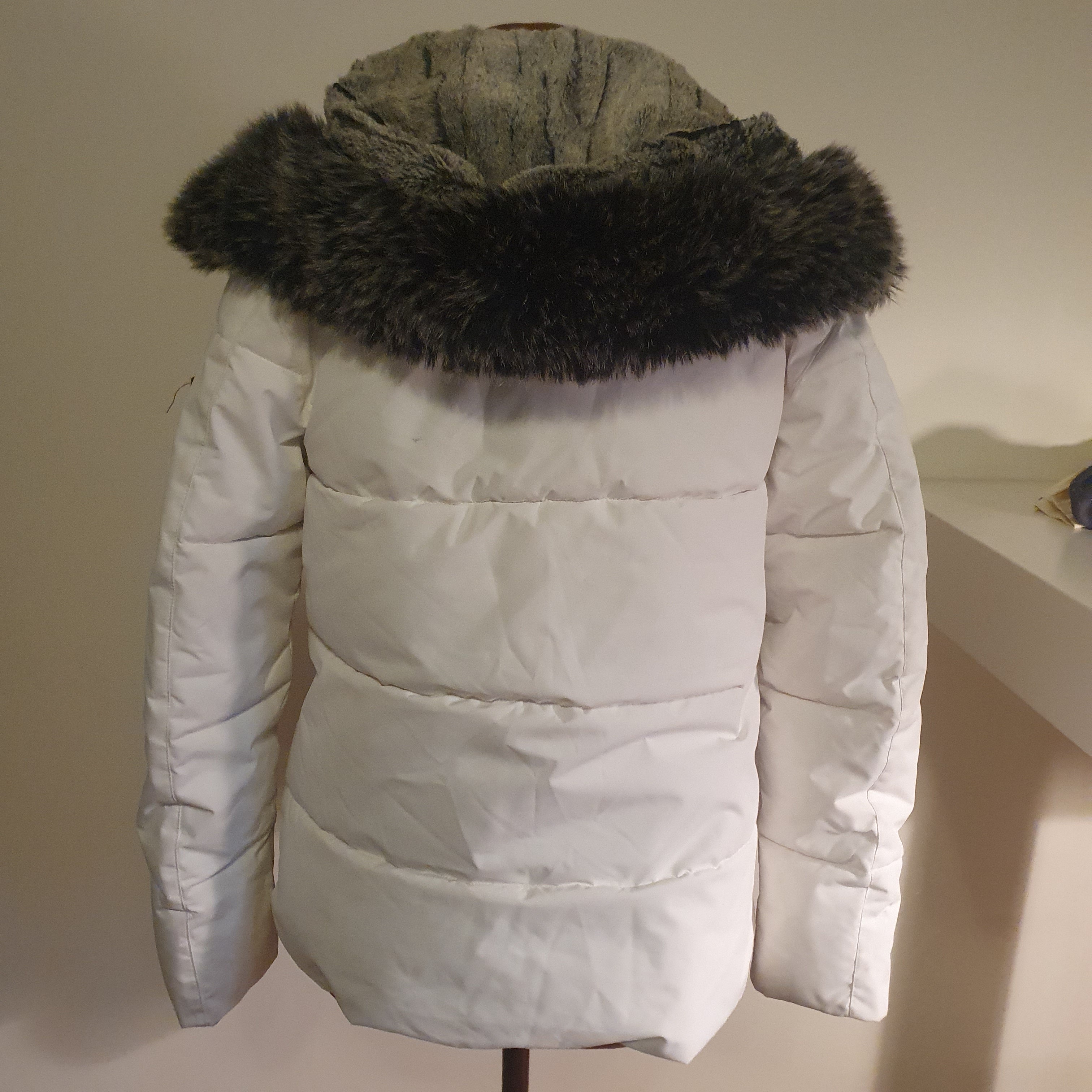 Vinterjacka med pälskrage